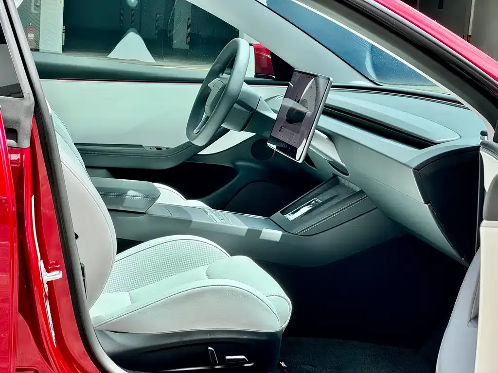 Tesla Model 3 — фото 9
