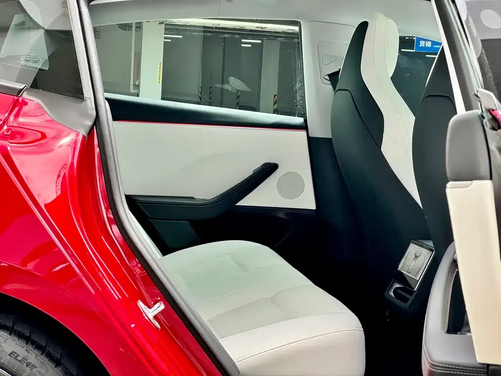 Tesla Model 3 — фото 2