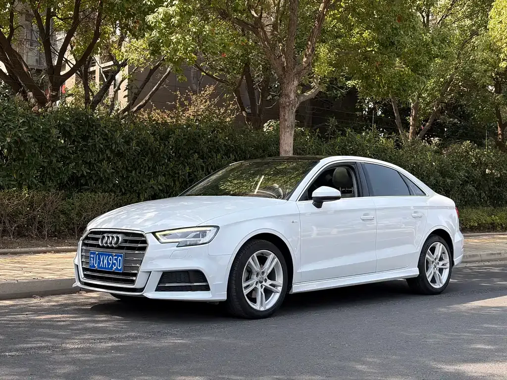 Audi A3 — фото 1