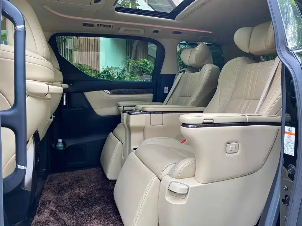 Toyota Alphard — фото 6