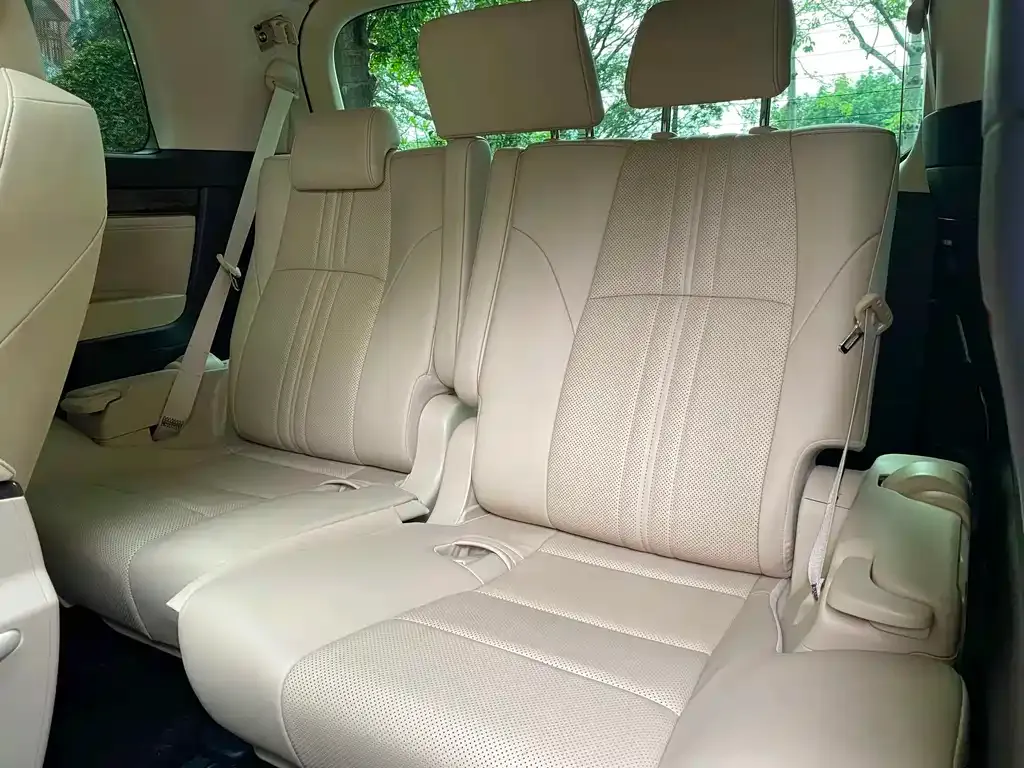 Toyota Alphard — фото 4