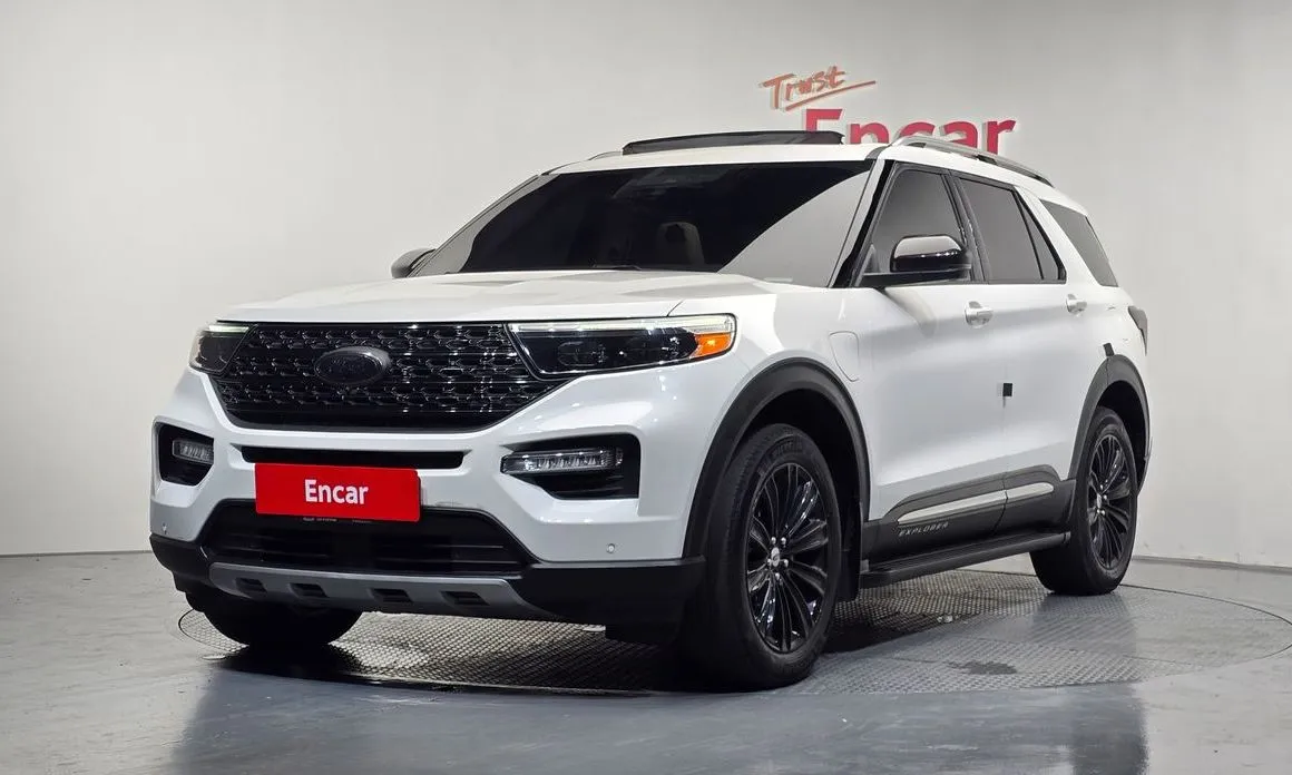 Ford Explorer — фото 1