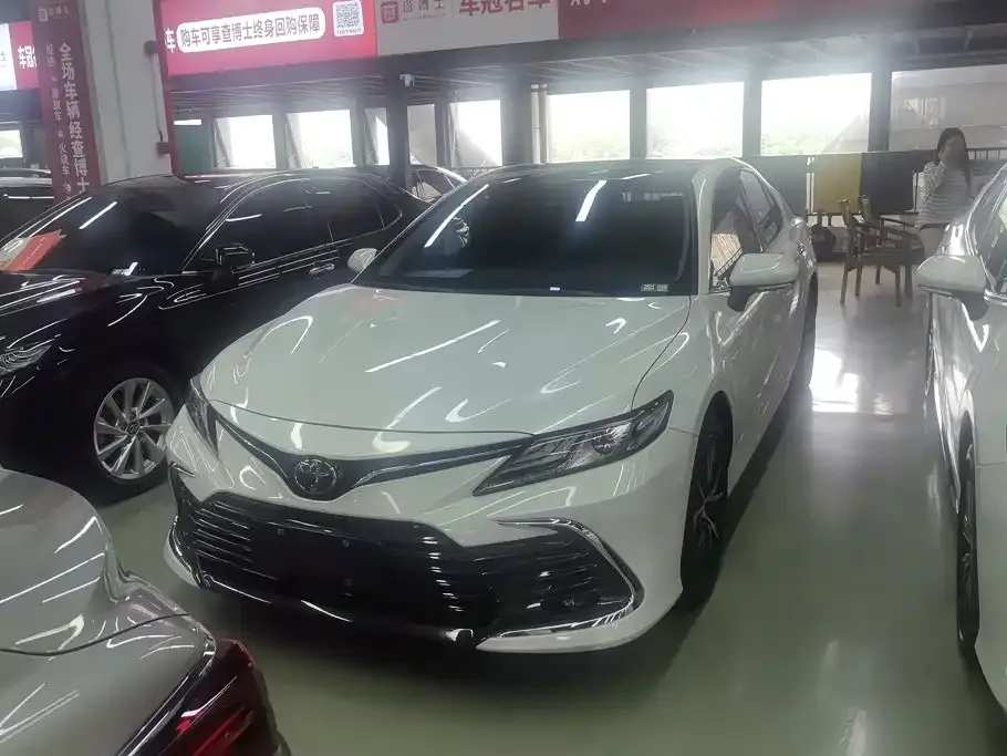 Toyota Camry — фото 7