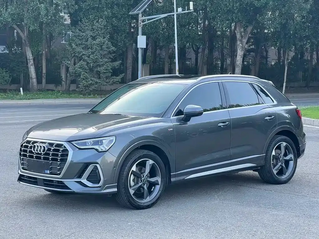 Audi Q3 — фото 1