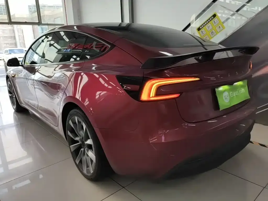 Tesla Model 3 — фото 10