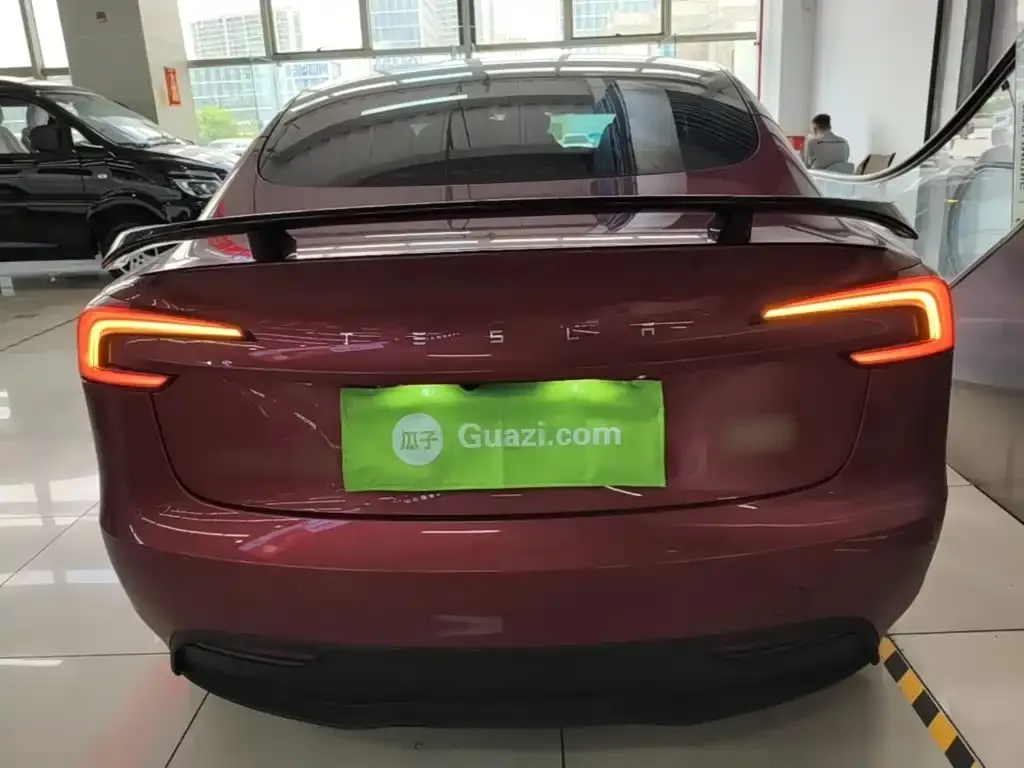 Tesla Model 3 — фото 9