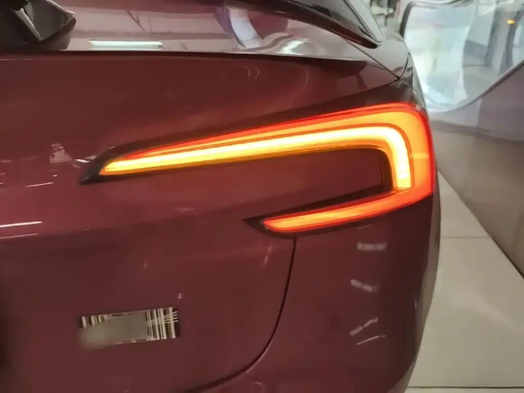 Tesla Model 3 — фото 2
