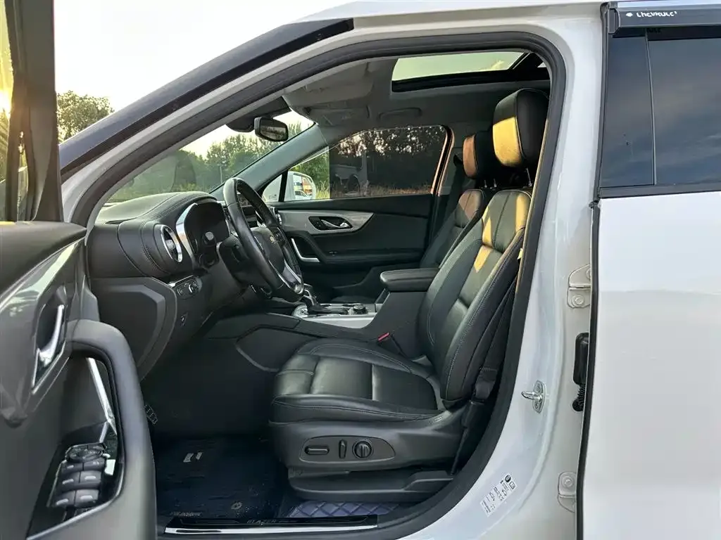 Chevrolet Blazer 2023 из CN, фото 3