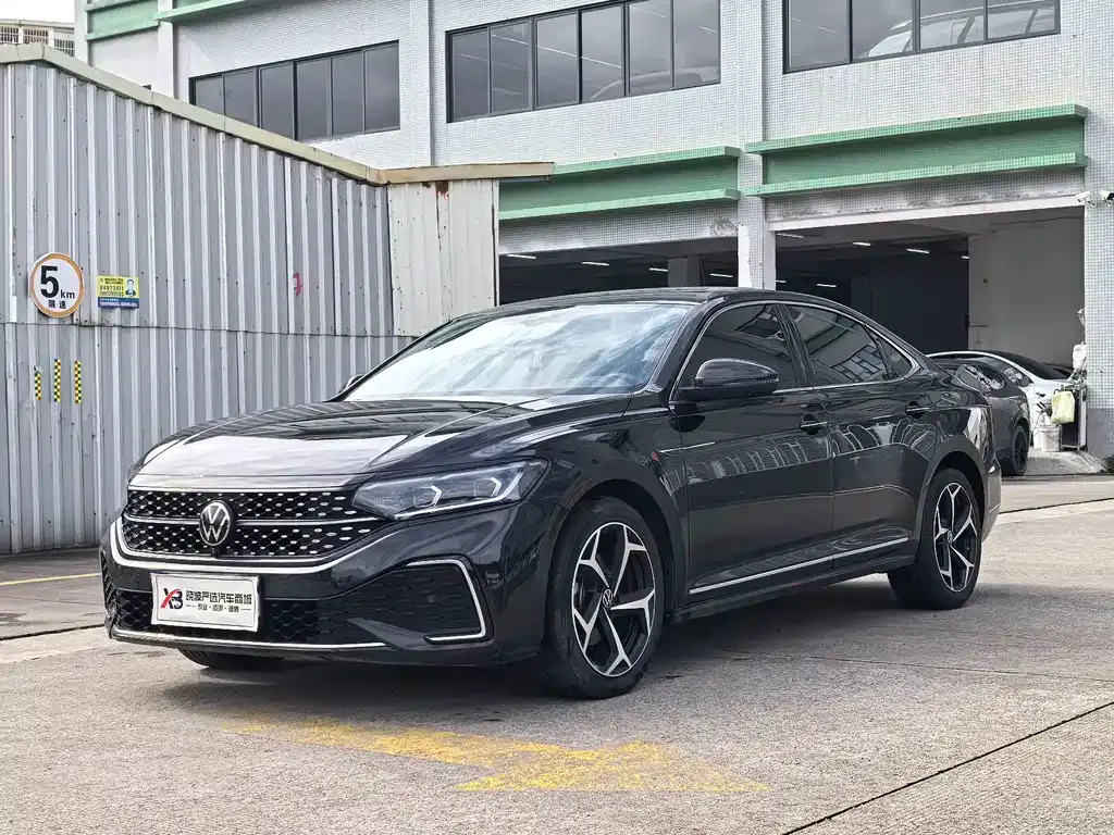 Volkswagen Passat — фото 1