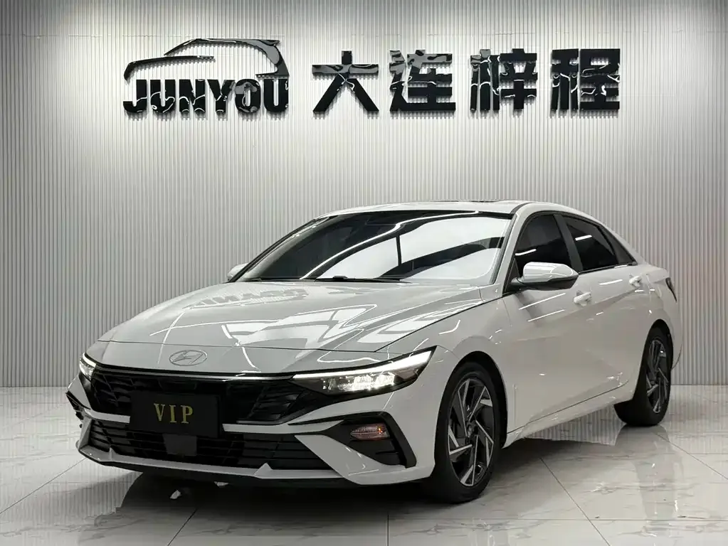 Hyundai Elantra — фото 1