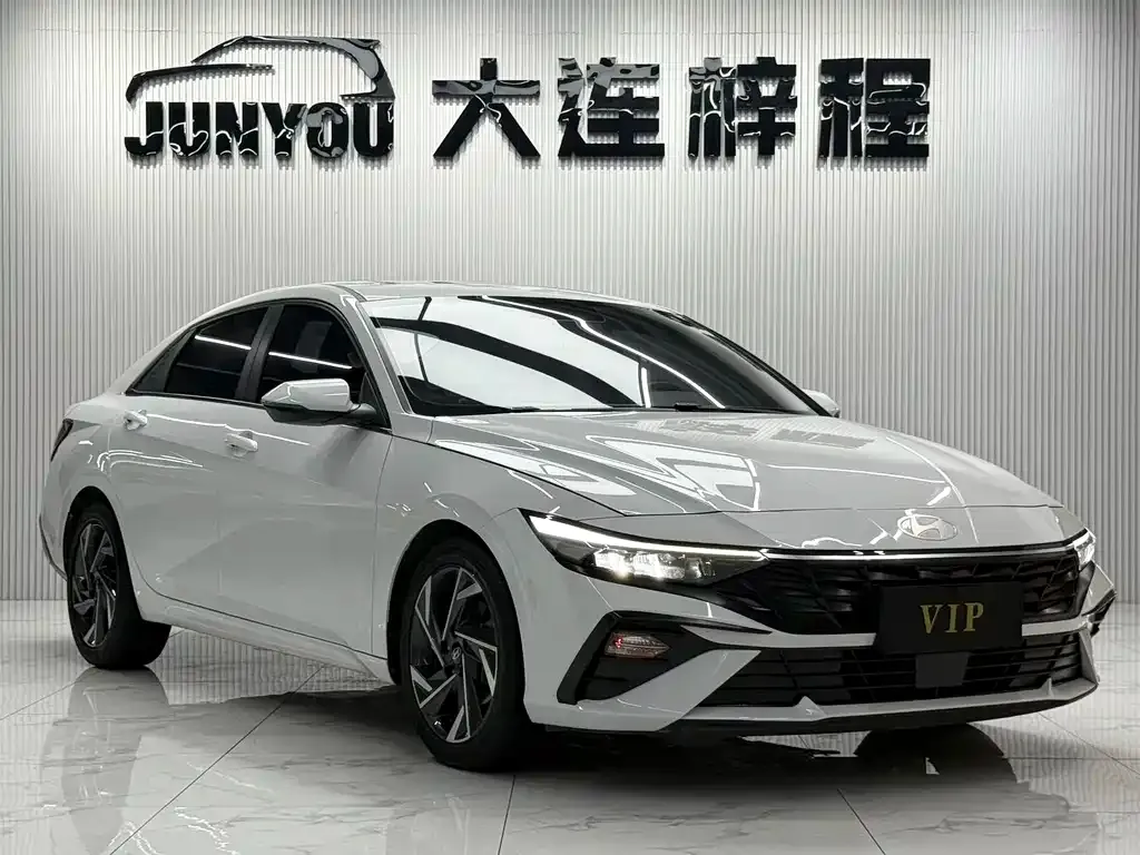 Hyundai Elantra — фото 3
