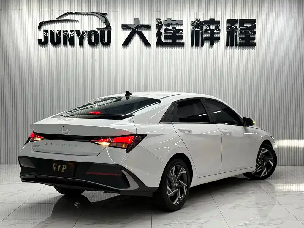 Hyundai Elantra — фото 5
