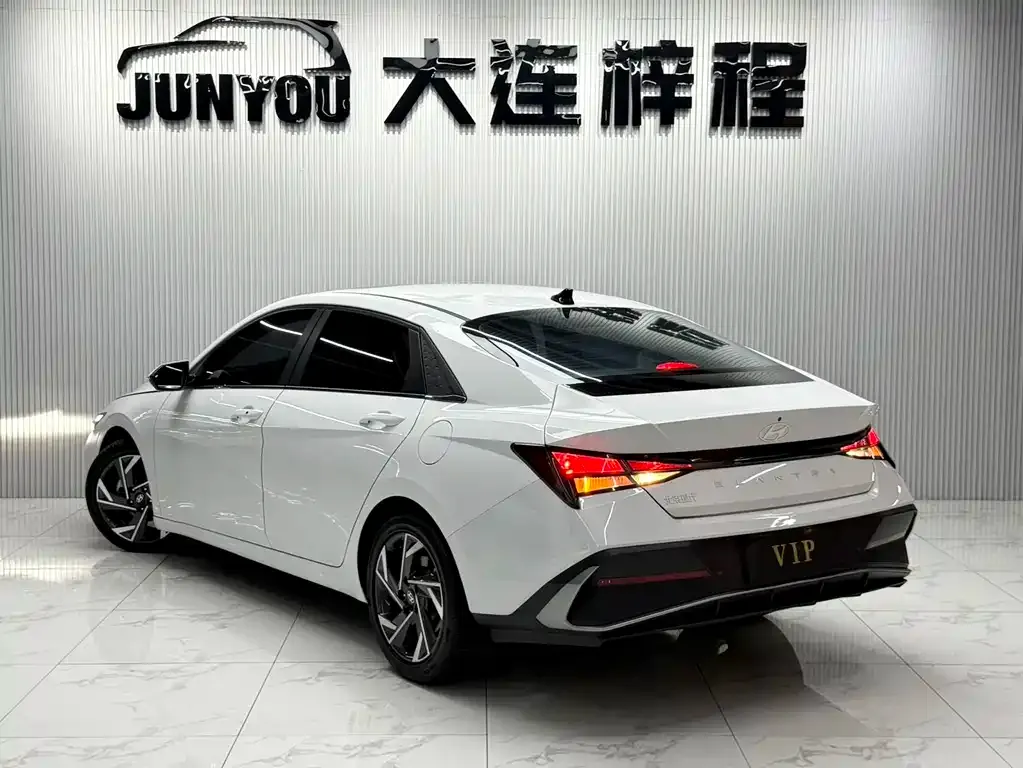 Hyundai Elantra — фото 7