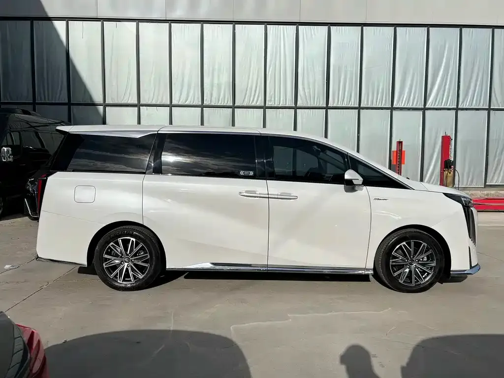 GAC Motor Trumpchi M8 — фото 2