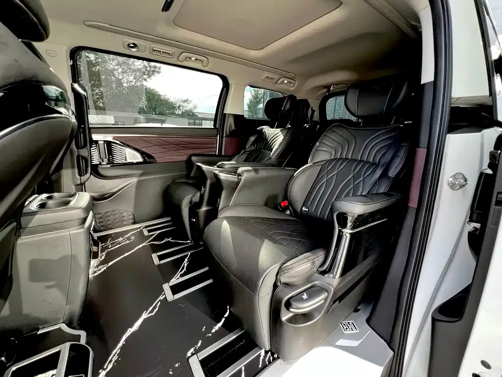 GAC Motor Trumpchi M8 — фото 10