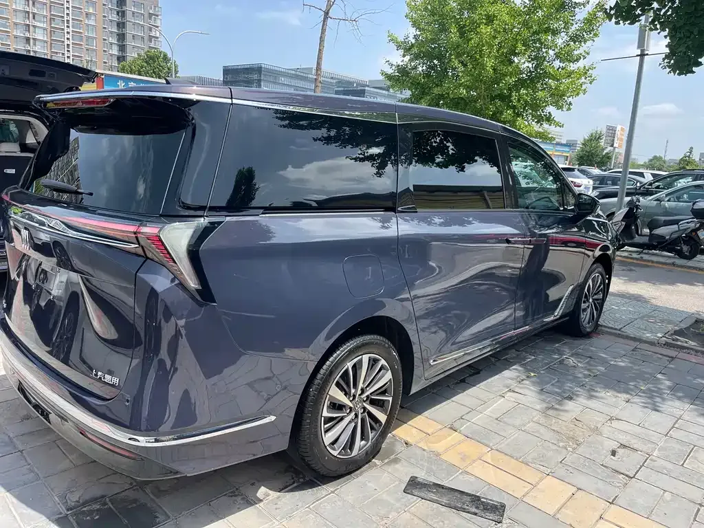 Buick GL8 Hybrid — фото 10