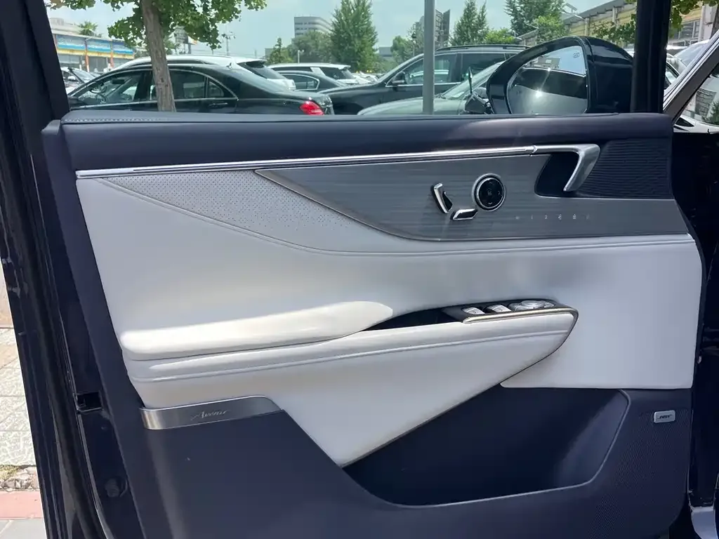 Buick GL8 Hybrid — фото 2