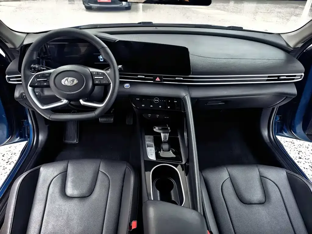 Hyundai Elantra — фото 4