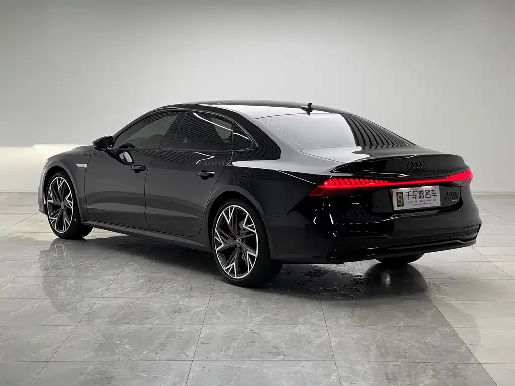 Audi A7L — фото 10