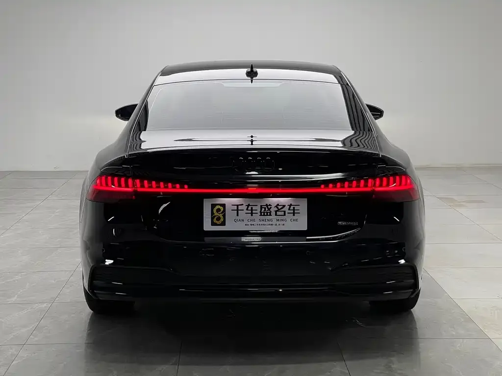 Audi A7L — фото 2