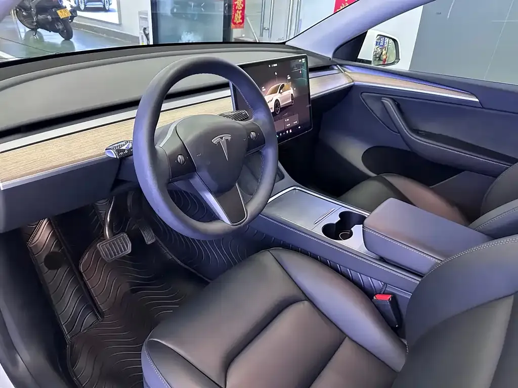 Tesla Model Y — фото 5