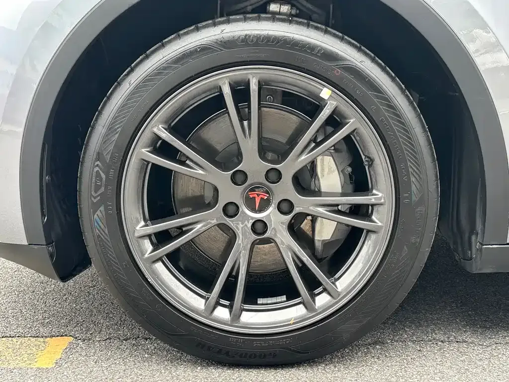 Tesla Model Y — фото 7