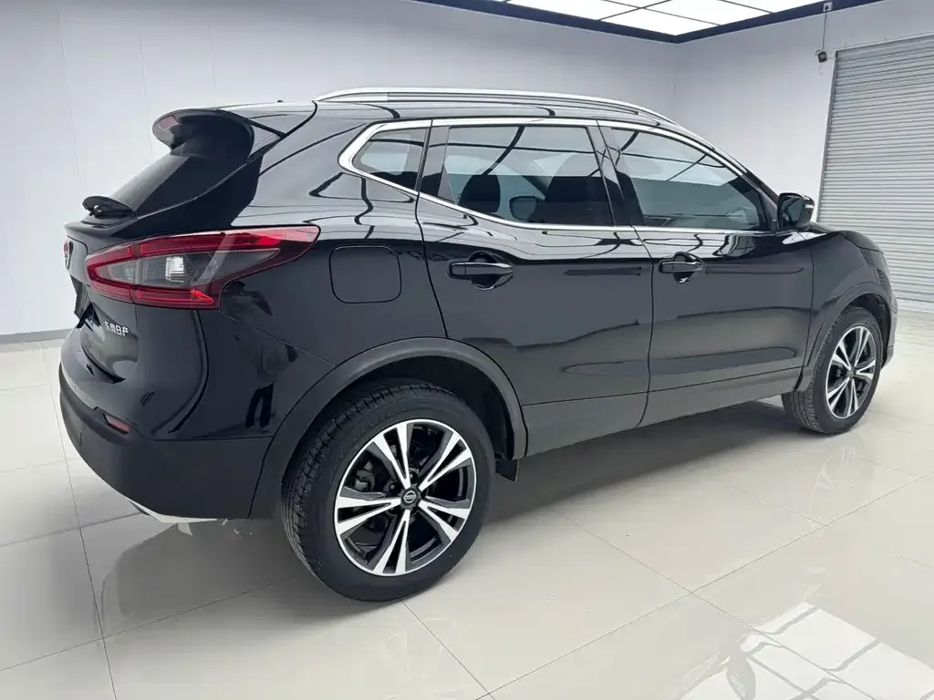 Nissan Qashqai — фото 8