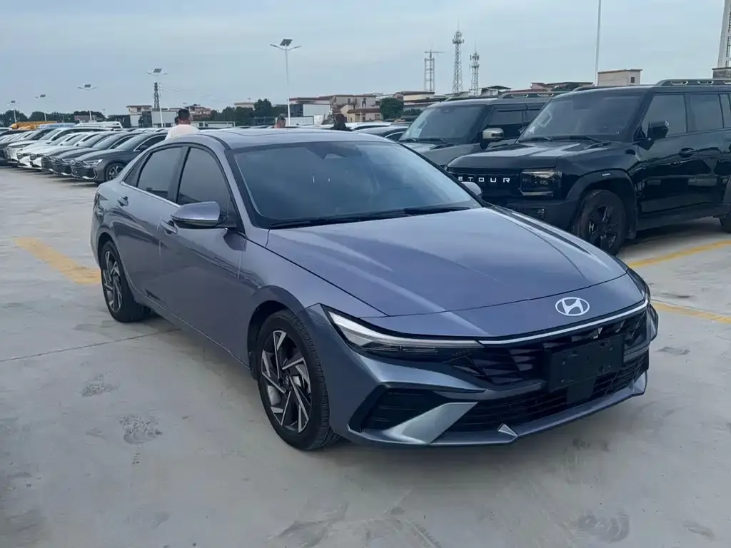 Hyundai Elantra — фото 3
