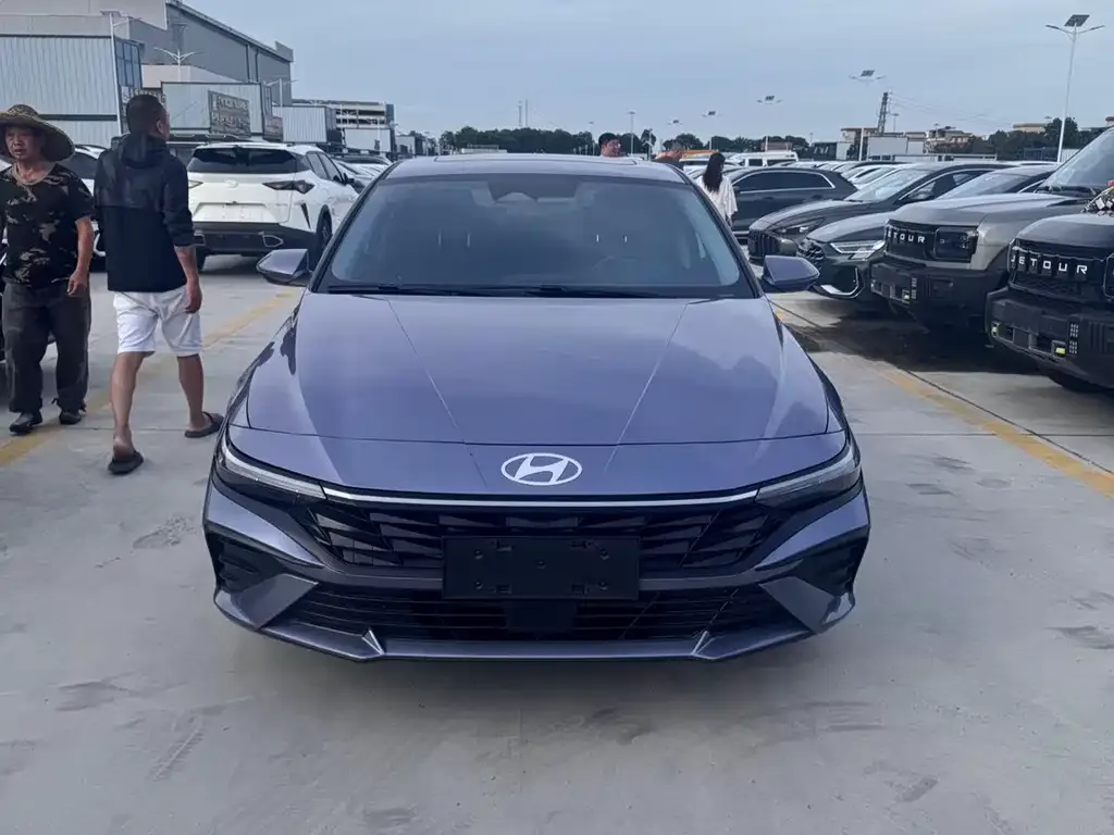 Hyundai Elantra — фото 4