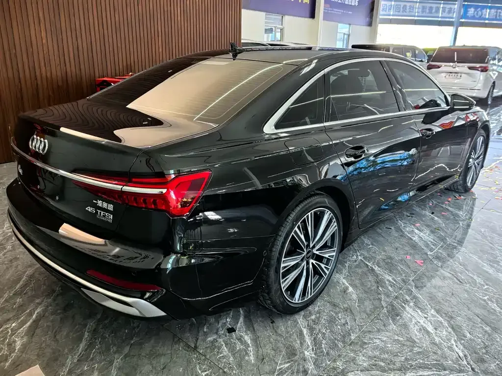Audi A6L — фото 5