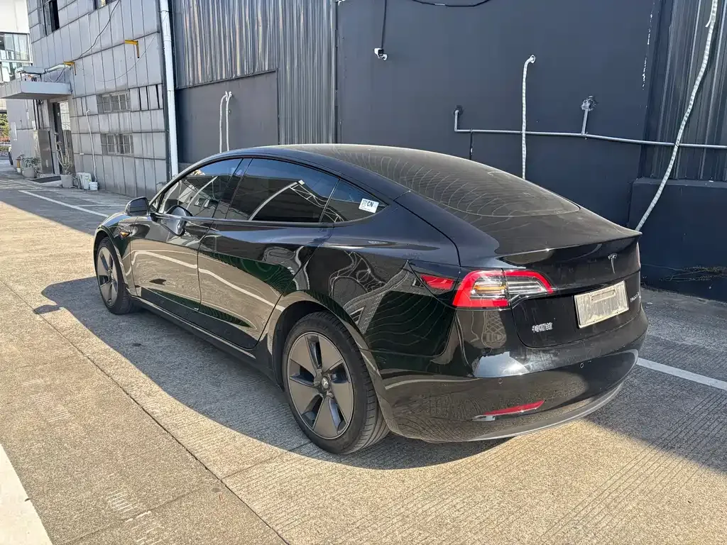 Tesla Model 3 — фото 9