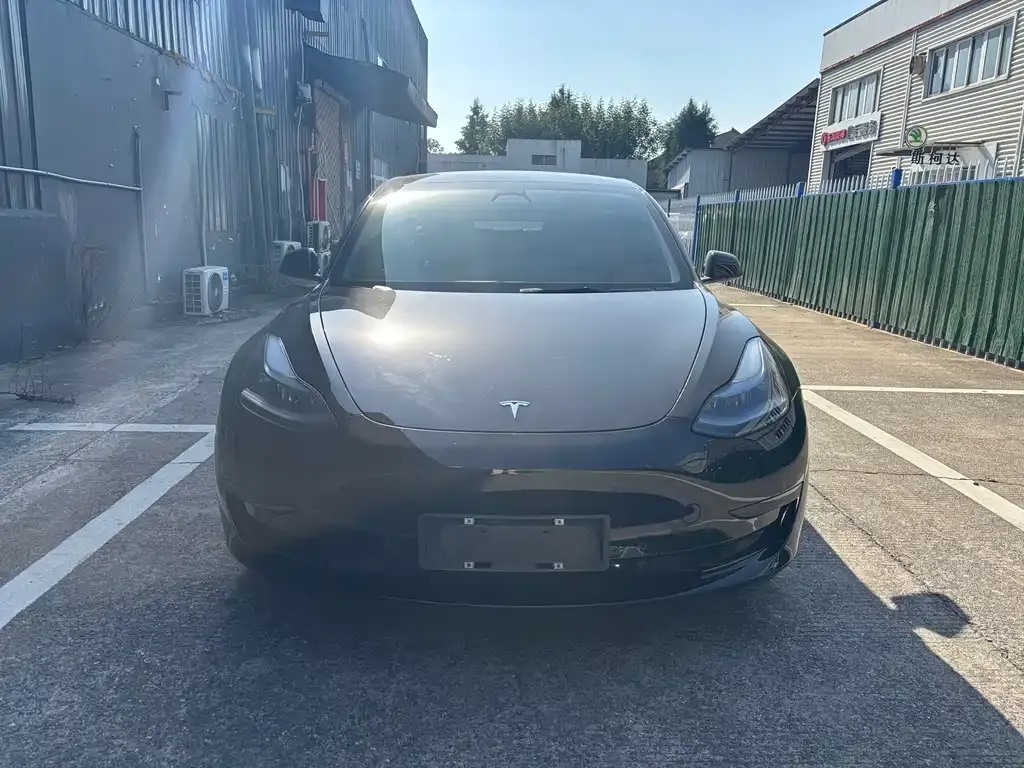 Tesla Model 3 — фото 10