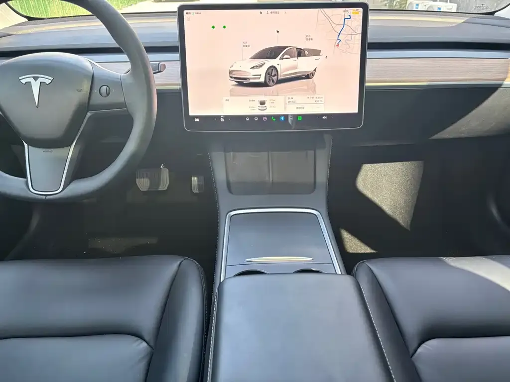 Tesla Model 3 — фото 3
