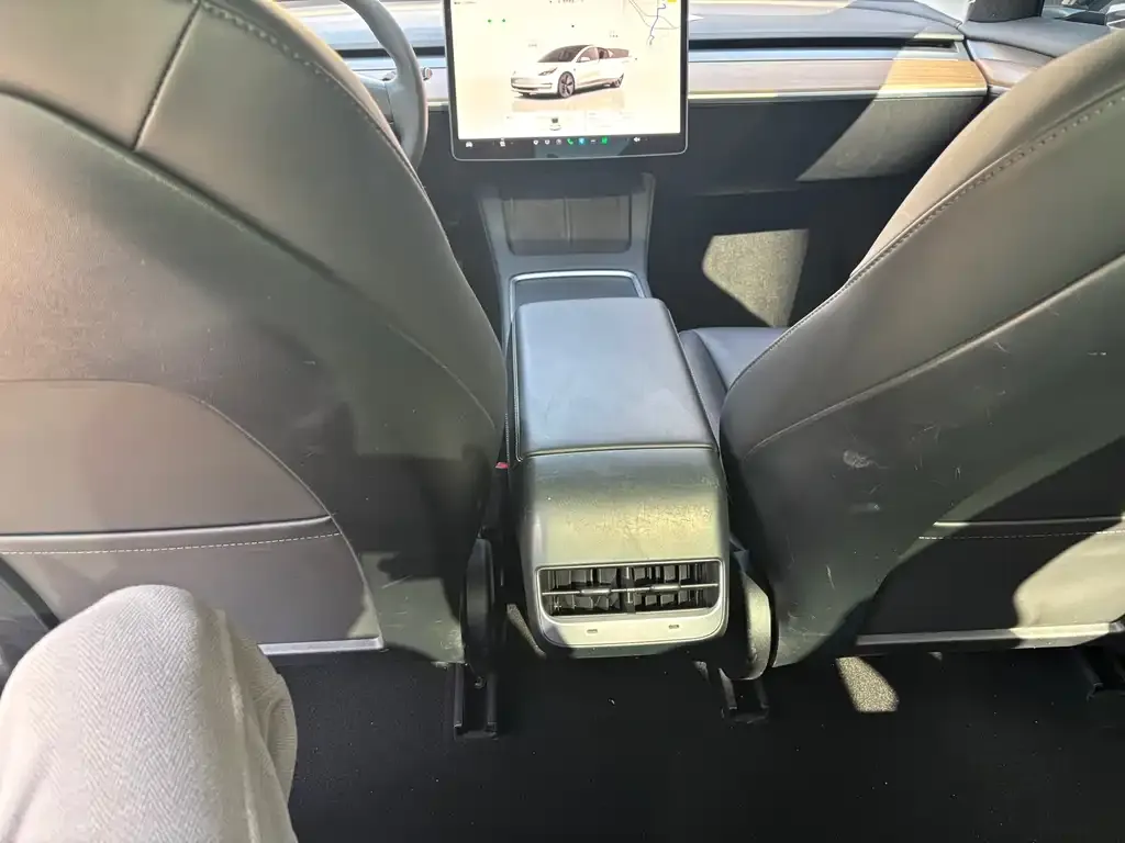 Tesla Model 3 — фото 4