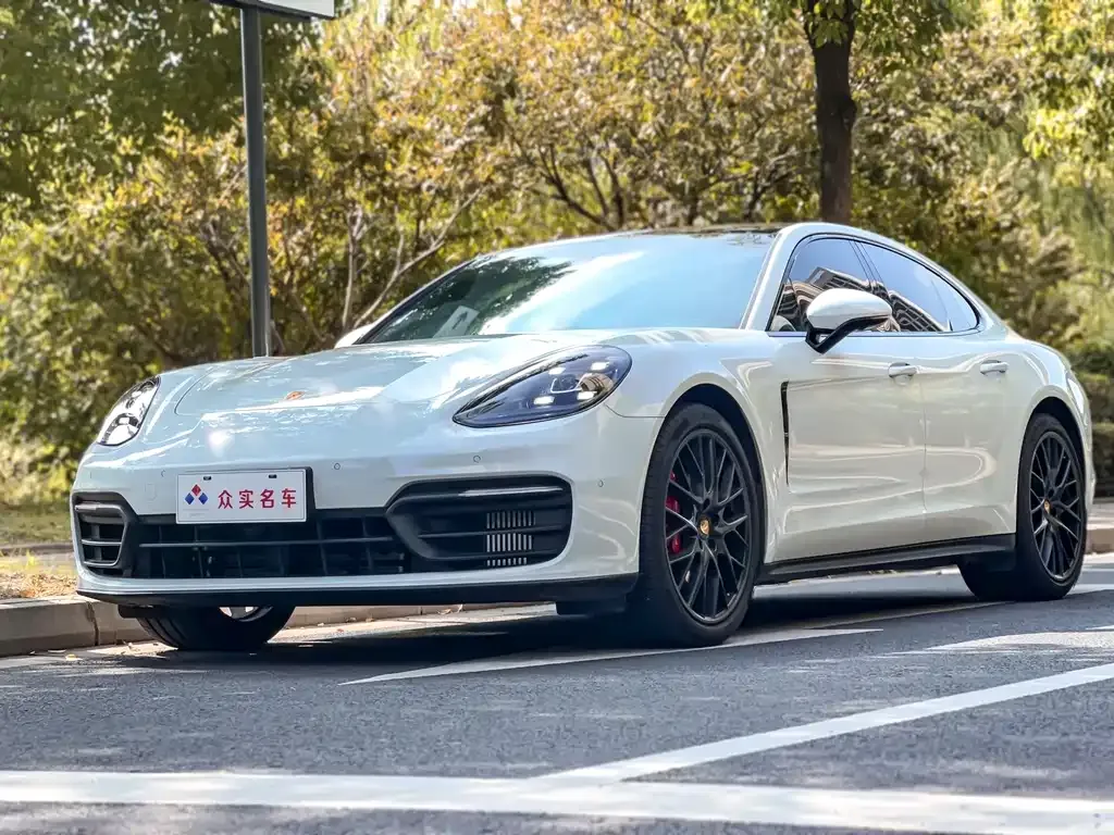 Porsche Panamera — фото 1