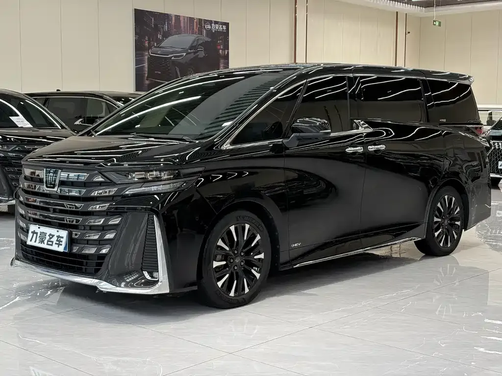 Toyota Vellfire — фото 1