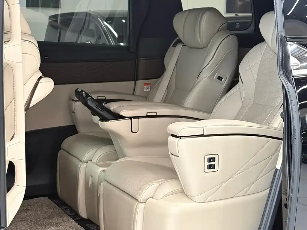 Toyota Vellfire — фото 5