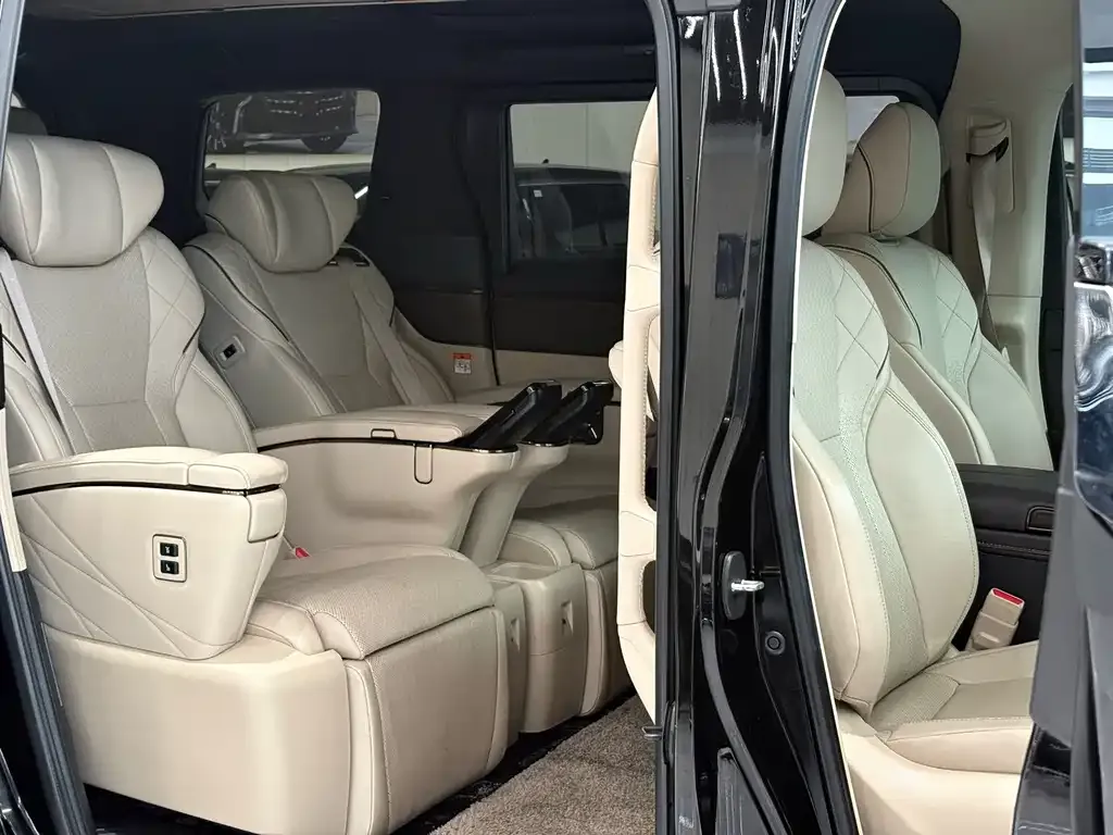 Toyota Vellfire — фото 8