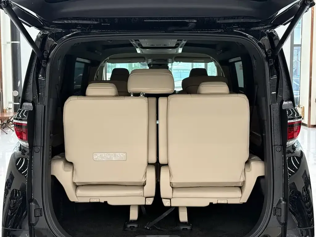 Toyota Vellfire — фото 10