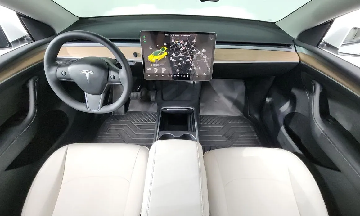 Tesla Model Y — фото 6