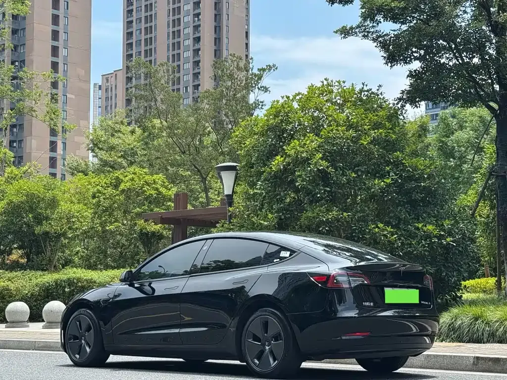 Tesla Model 3 — фото 10
