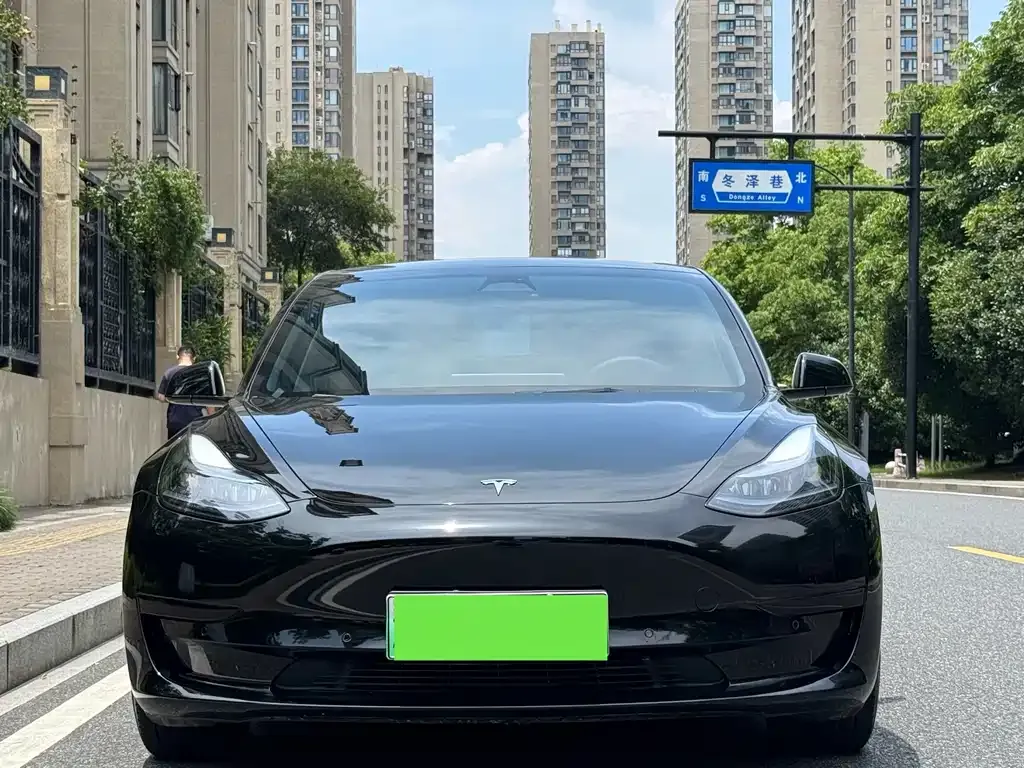 Tesla Model 3 — фото 3