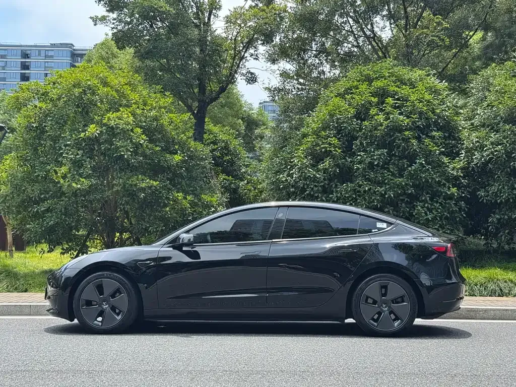 Tesla Model 3 — фото 9