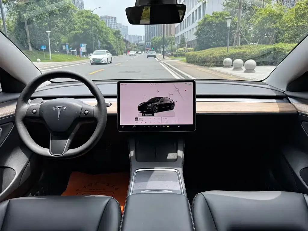 Tesla Model 3 — фото 5