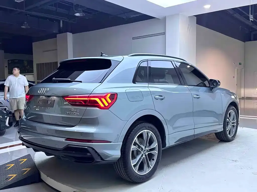 Audi Q3 — фото 10