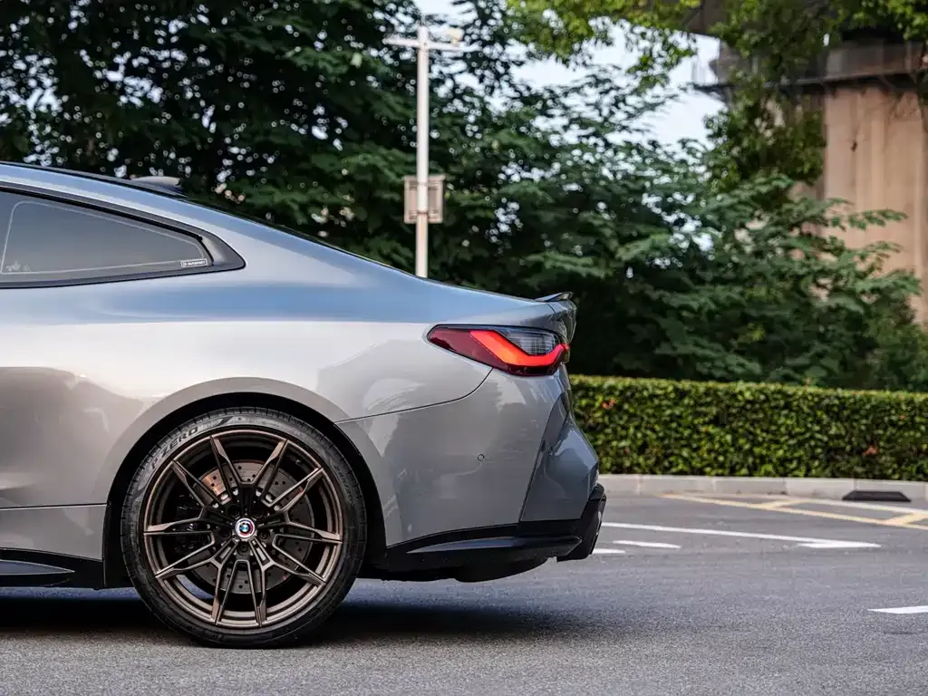 BMW M4 — фото 4