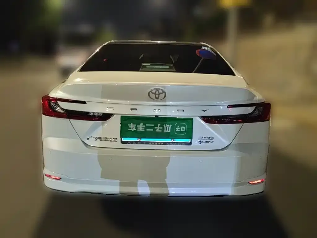Toyota Camry — фото 2