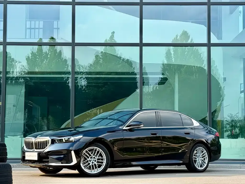 BMW 5 Series — фото 1
