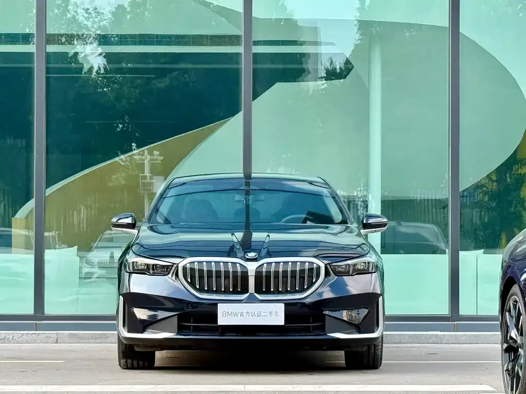 BMW 5 Series — фото 10