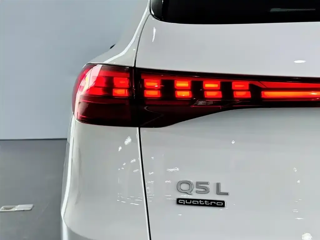 Audi Q5L — фото 2